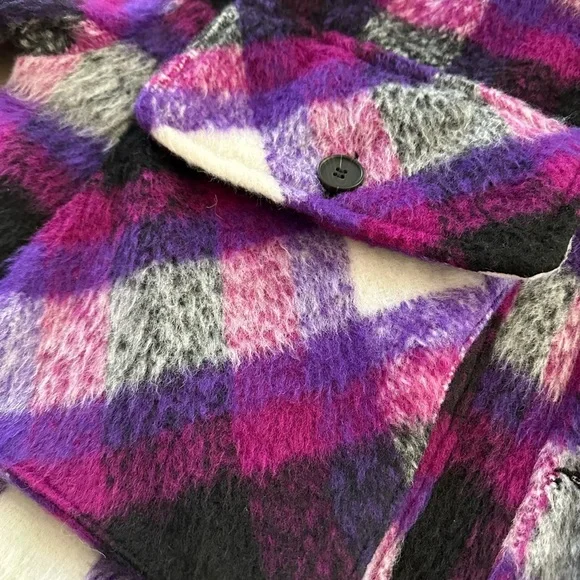 BLANKNYC BY THE FIREPLACE FELTED PLAID CROP SHACKET - Picture 5 of 8